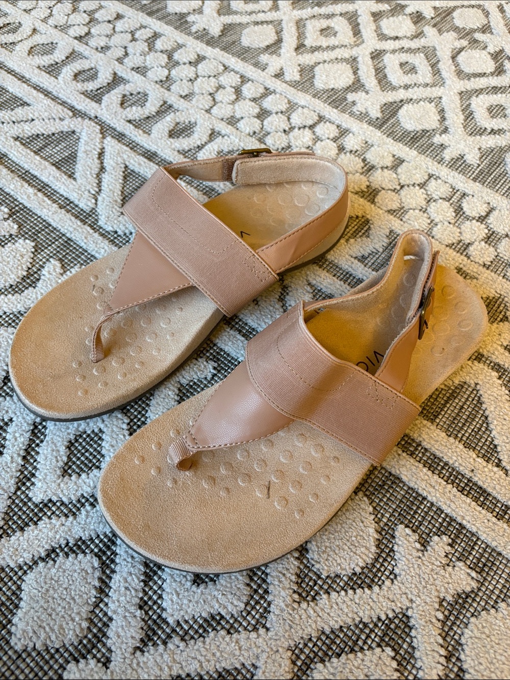 Vionic Women's Blush Tan Thong Sandals with Back Strap
